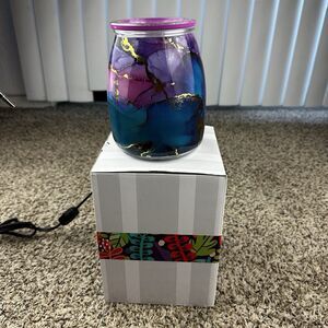 Scentsy Golden Sunset Wax Warmer in box Multicolored